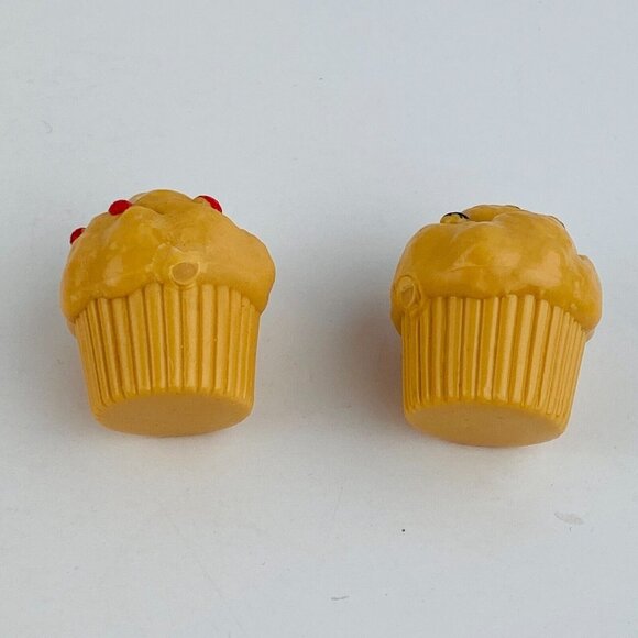 Unbranded Toy Cupcakes Set of 2 Chocolate Chip & Strawberry Pretend Play Food - Picture 2 of 4